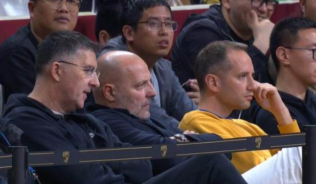 皇冠体育入口-CBA半决赛变菜鸡互啄 国家队主帅观赛面色凝重