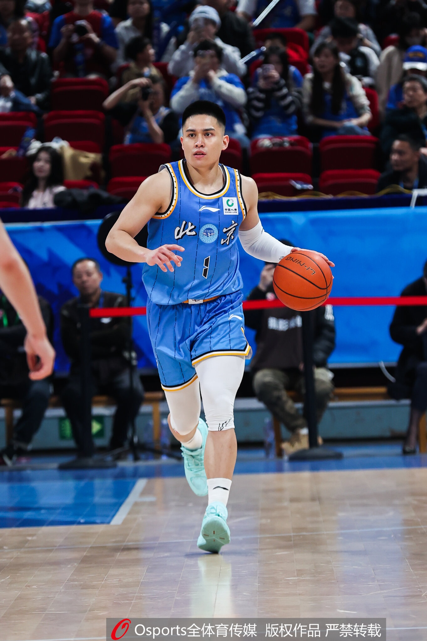 皇冠新体育-陈盈骏：周琦在攻防两端的作用非常大 对手都不敢进去